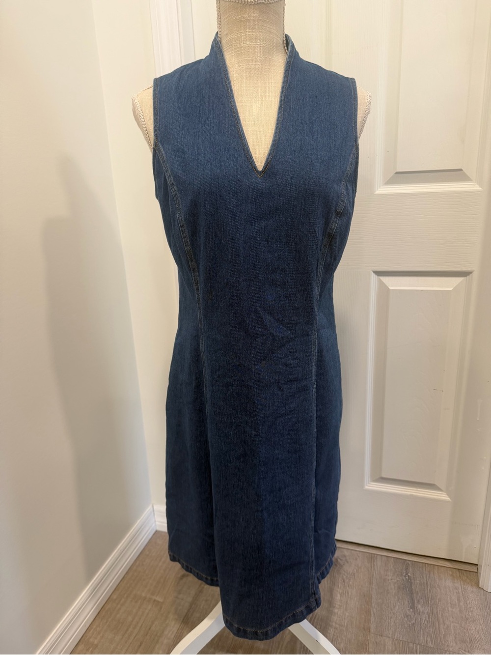 J. McLaughlin Blue Stretch Knit Denim Ivana Sleeveless Sheath Dress size M